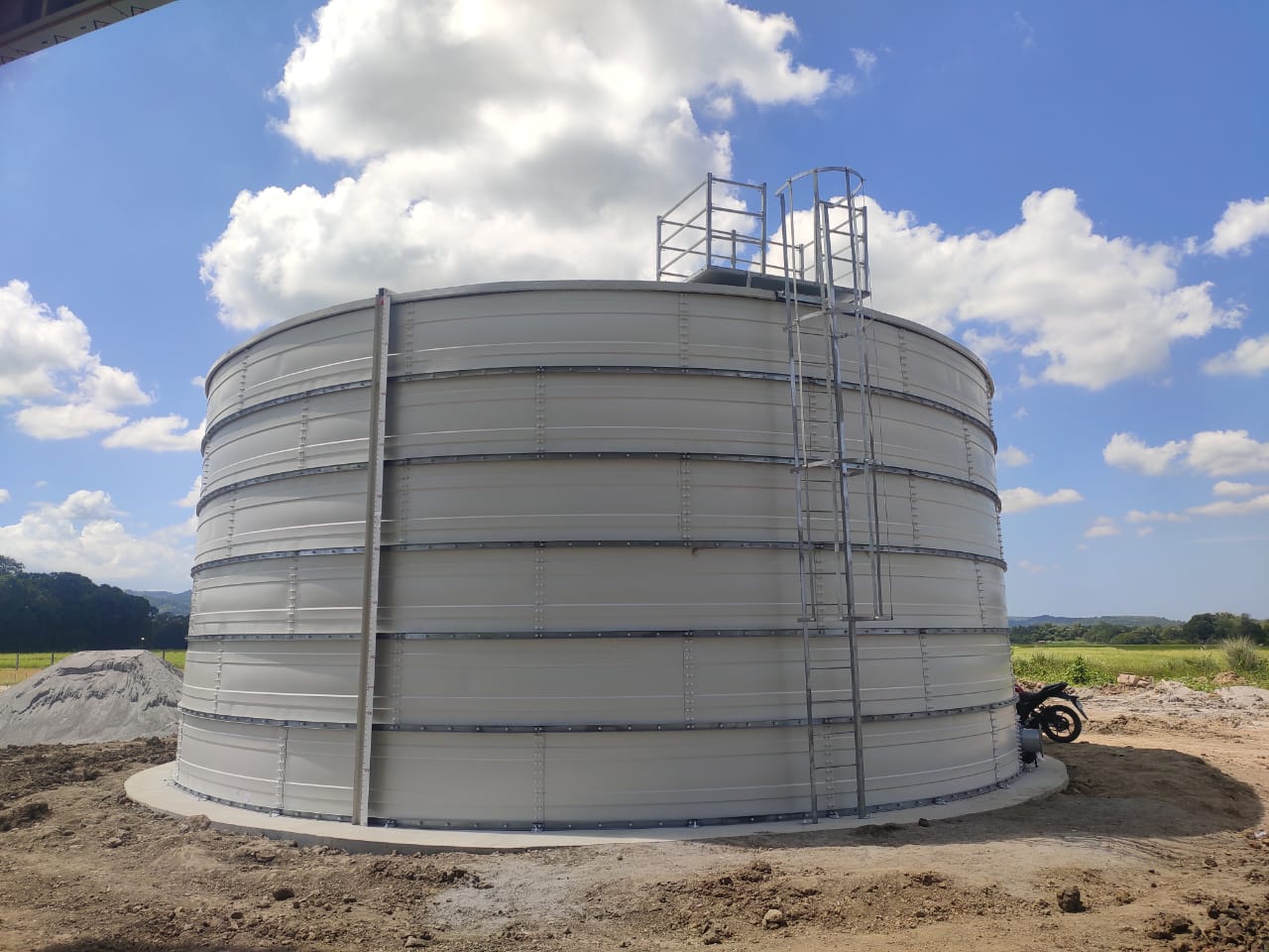 water storage tanks